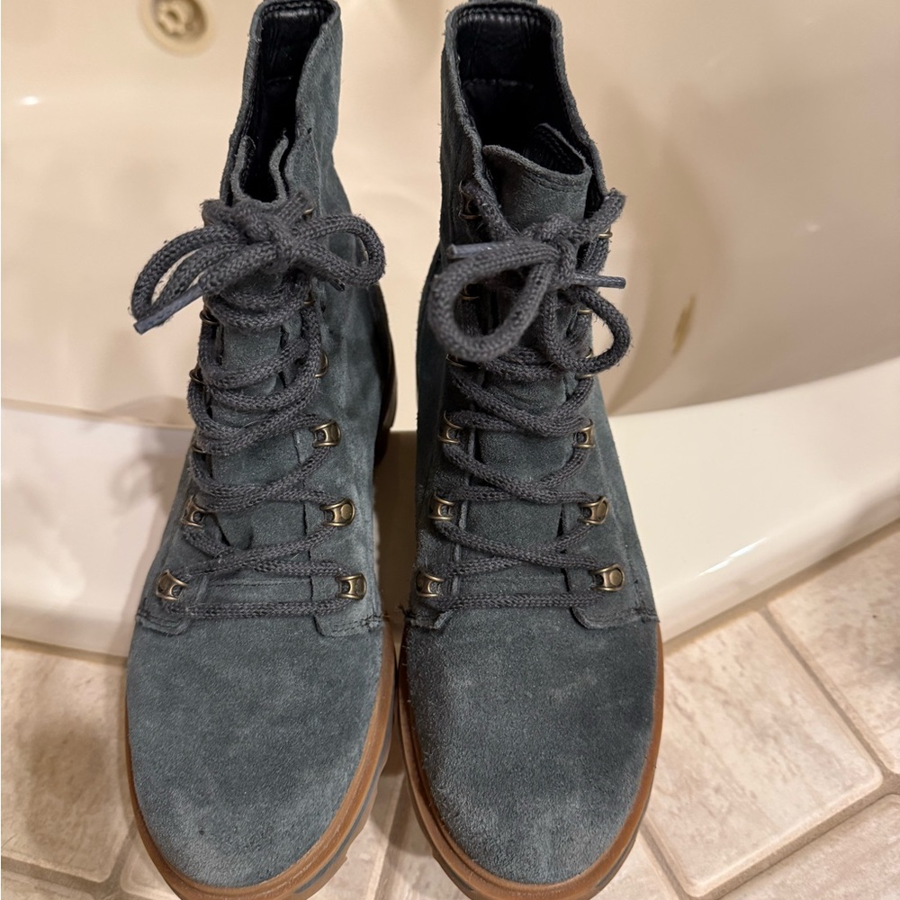 Sorel Ladies Lennox Lace Moss Green Suede Waterproof Lace-Up Ankle Boots